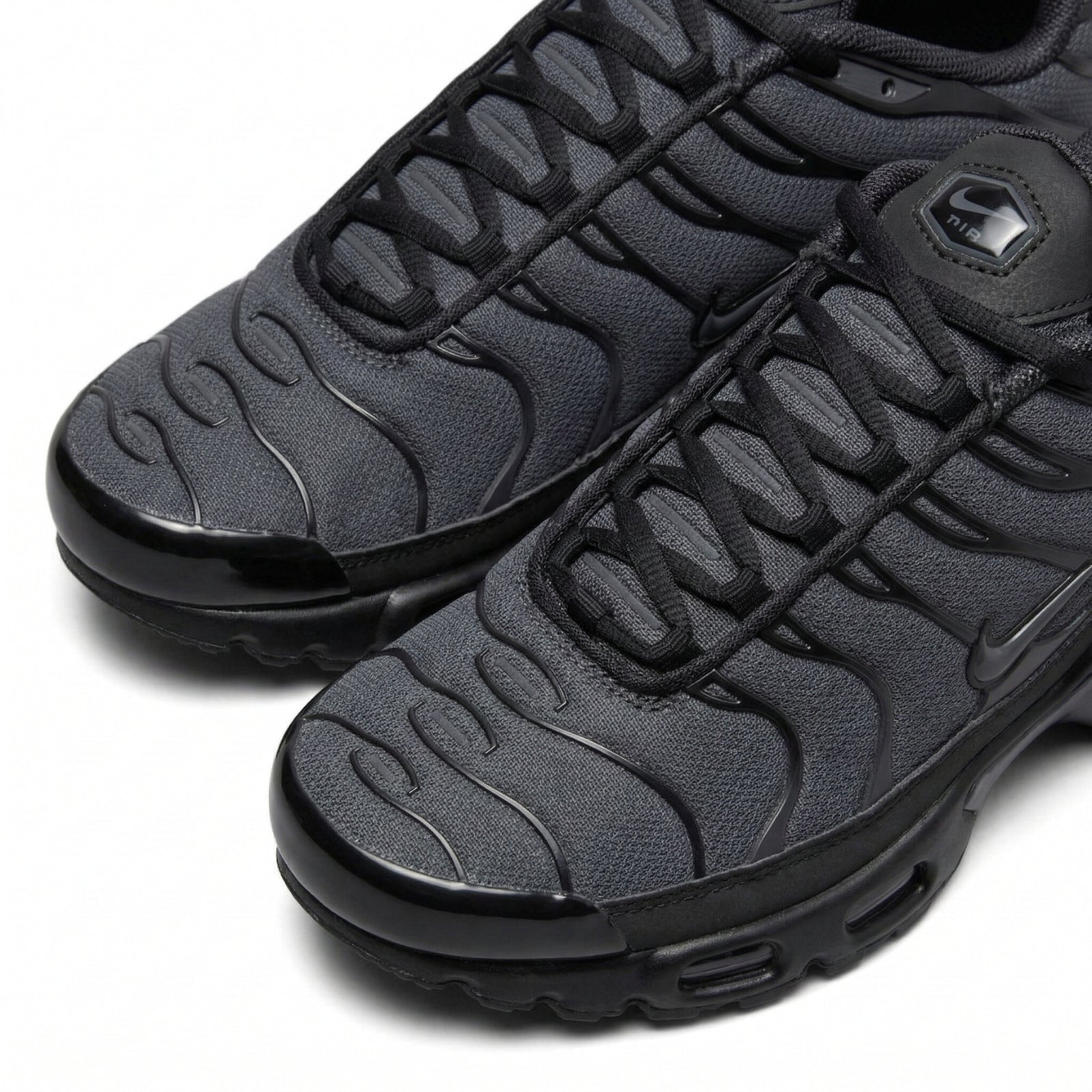 Nike Air Max Plus Black Metallic Silver (Women's)